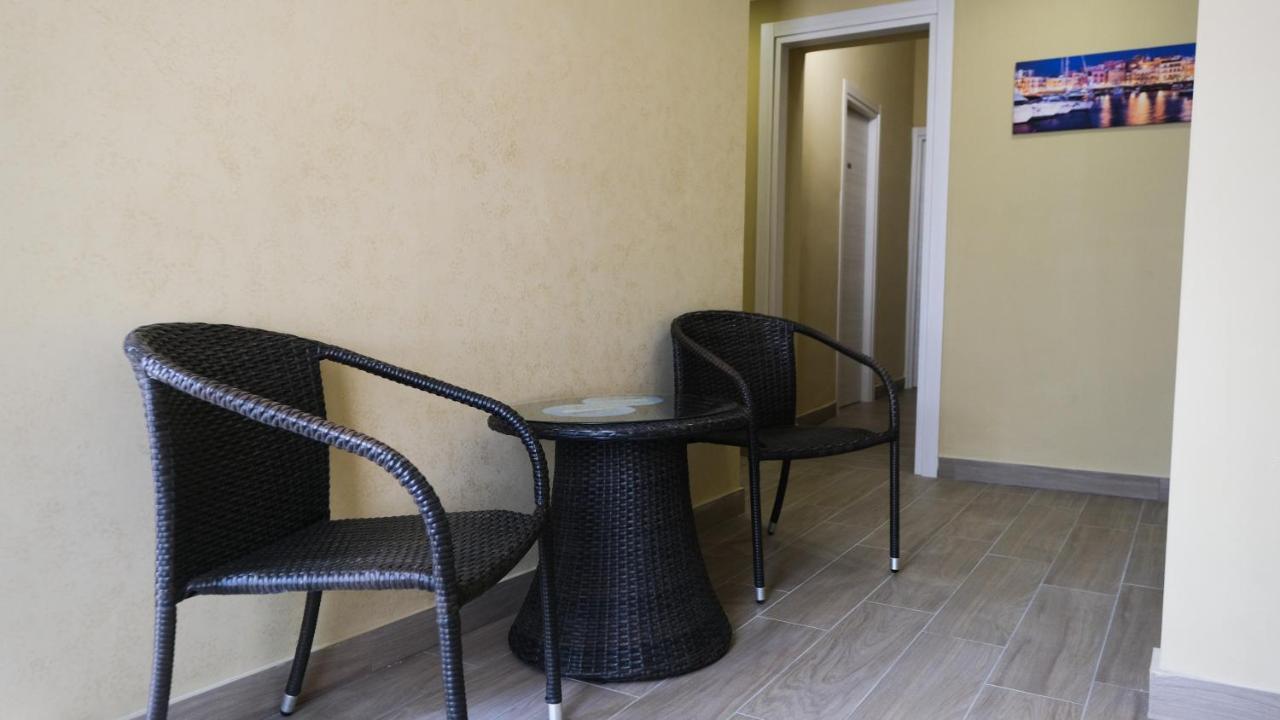 Royal Dante Bed & Breakfast เนเปิลส์ ภายนอก รูปภาพ