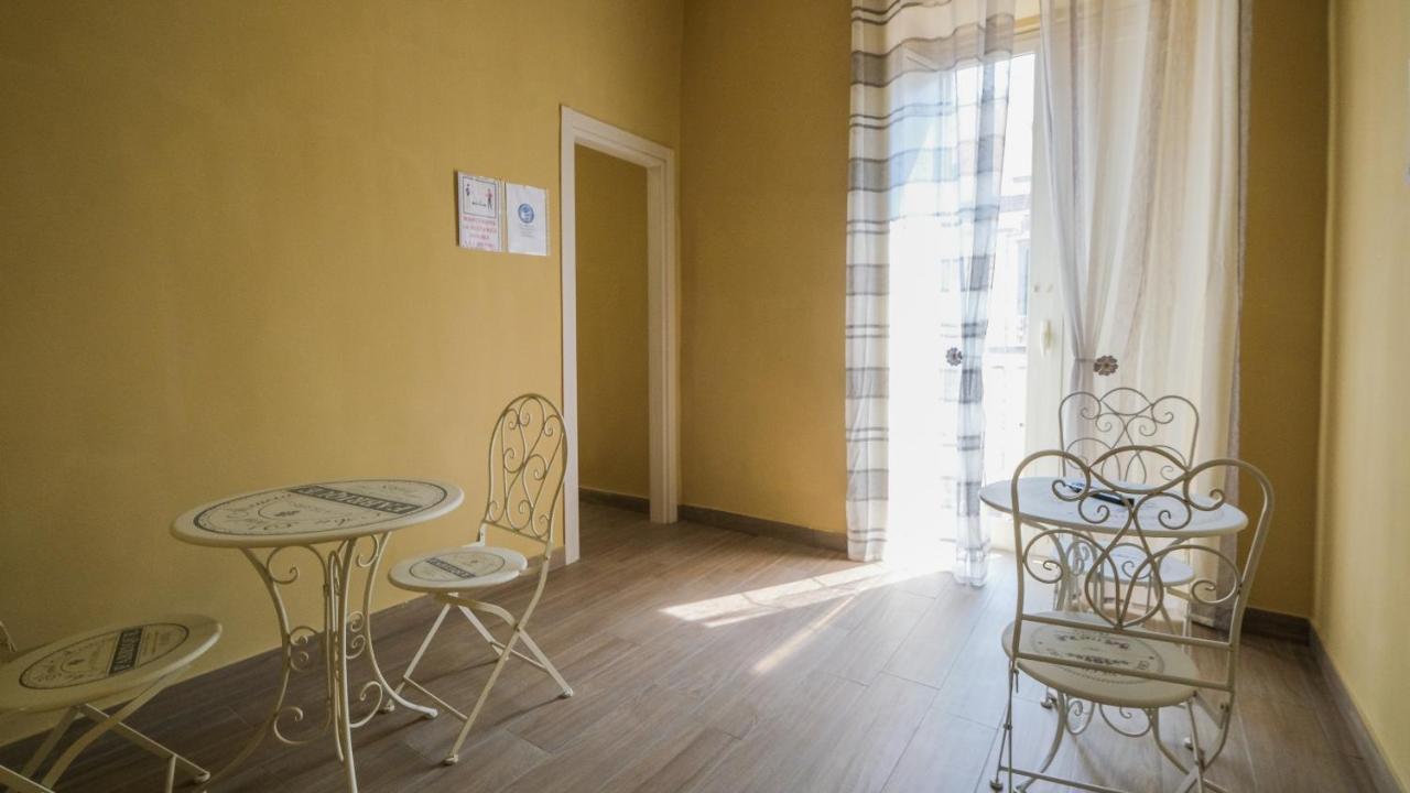 Royal Dante Bed & Breakfast เนเปิลส์ ภายนอก รูปภาพ