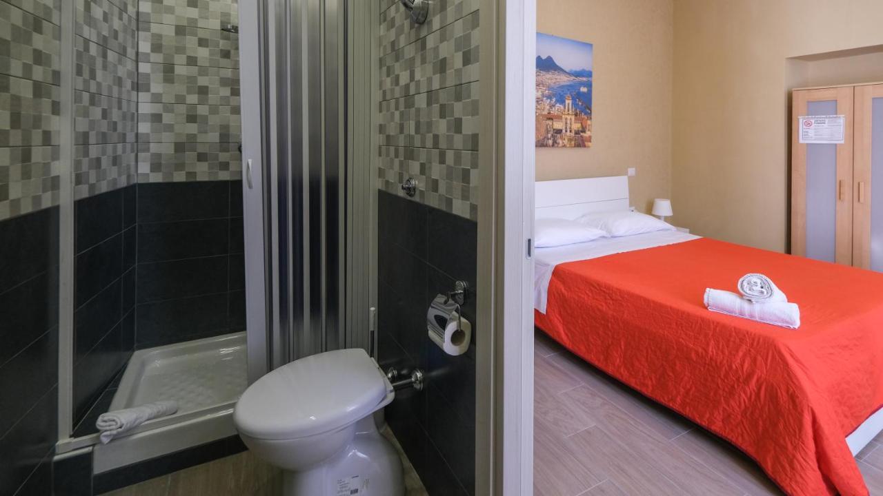 Royal Dante Bed & Breakfast เนเปิลส์ ภายนอก รูปภาพ