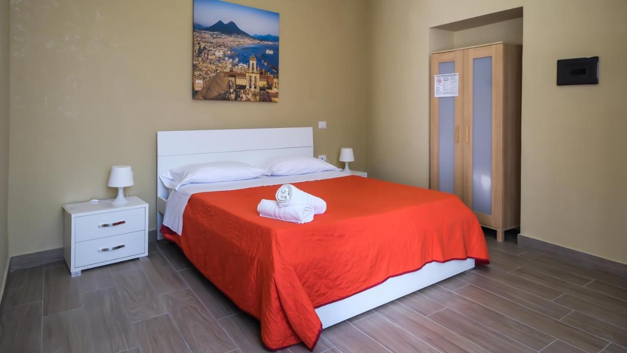 Royal Dante Bed & Breakfast เนเปิลส์ ภายนอก รูปภาพ