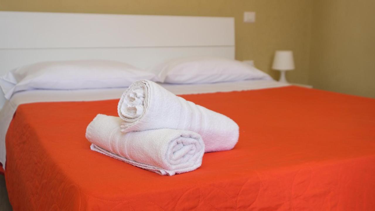 Royal Dante Bed & Breakfast เนเปิลส์ ภายนอก รูปภาพ