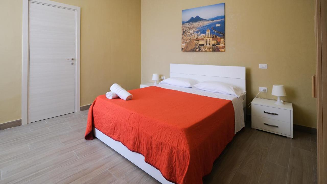 Royal Dante Bed & Breakfast เนเปิลส์ ภายนอก รูปภาพ
