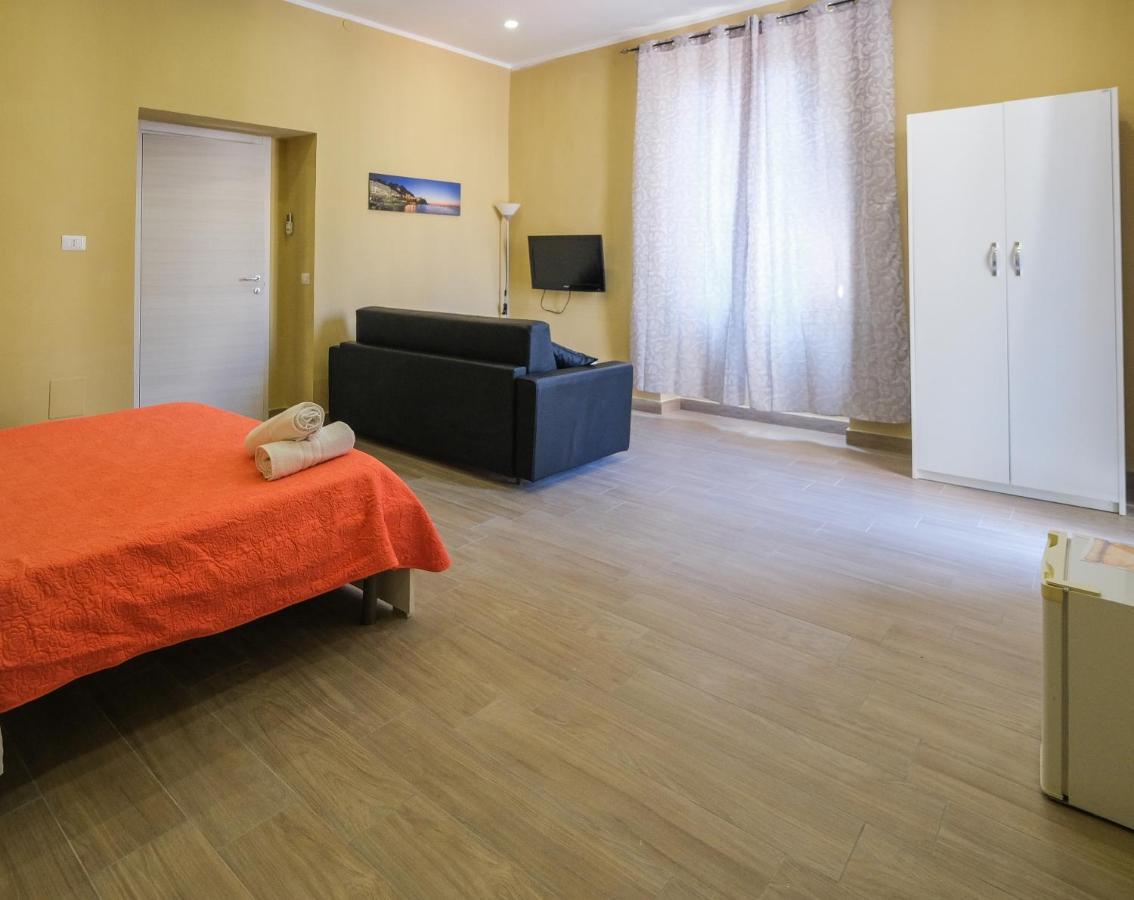 Royal Dante Bed & Breakfast เนเปิลส์ ภายนอก รูปภาพ