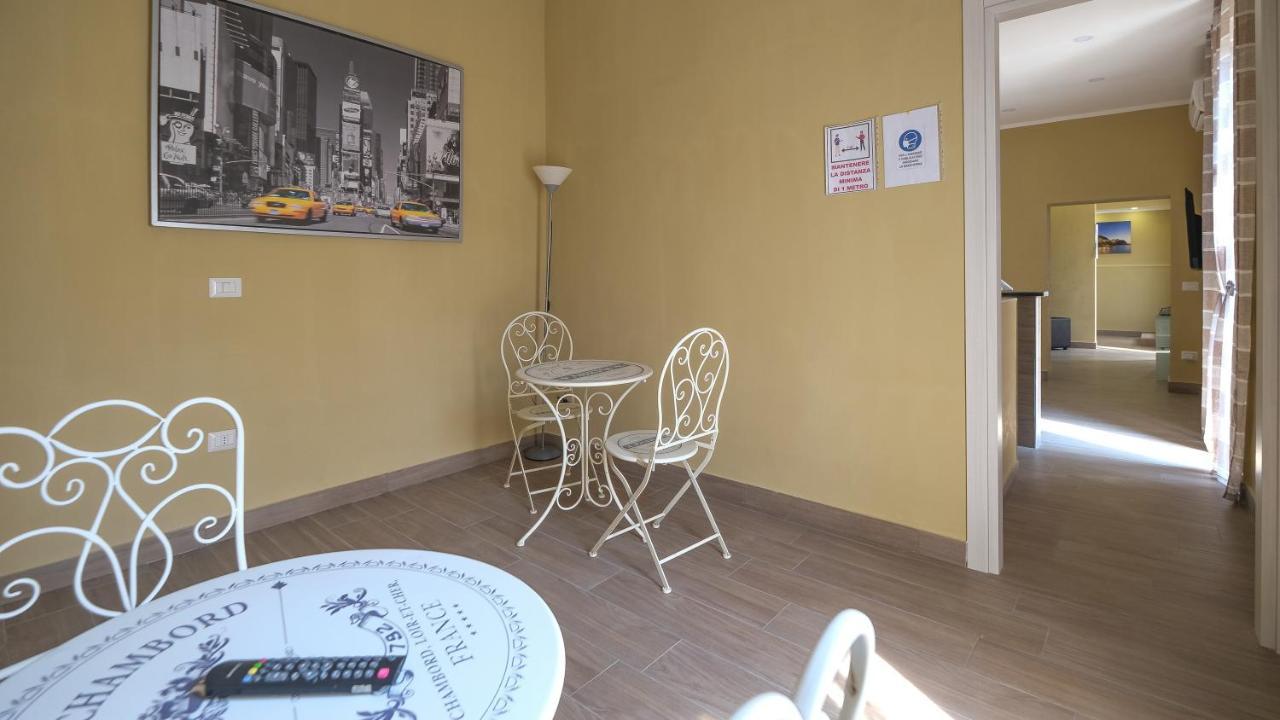 Royal Dante Bed & Breakfast เนเปิลส์ ภายนอก รูปภาพ