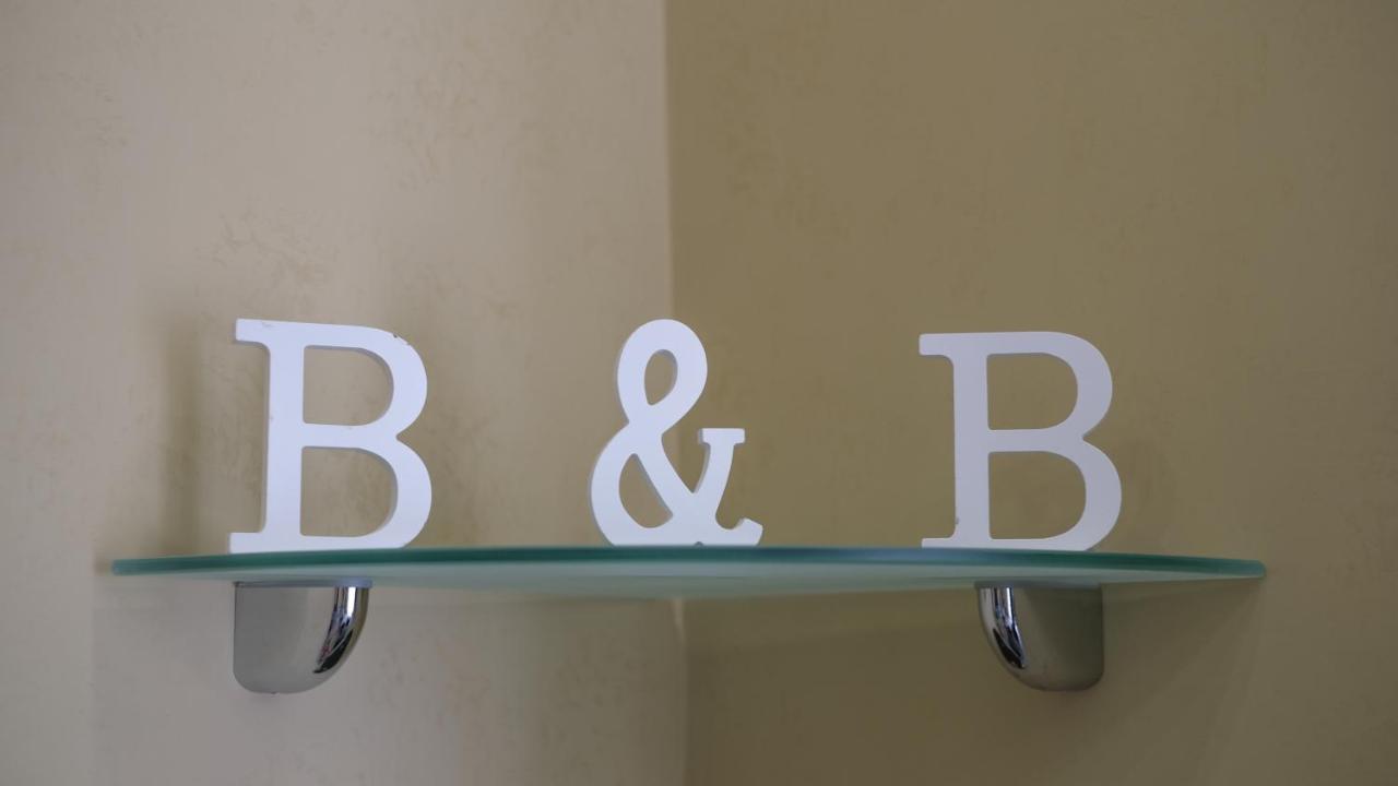 Royal Dante Bed & Breakfast เนเปิลส์ ภายนอก รูปภาพ