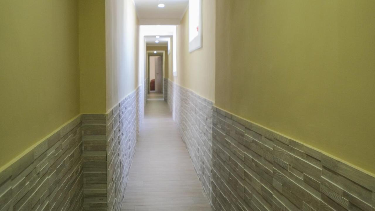 Royal Dante Bed & Breakfast เนเปิลส์ ภายนอก รูปภาพ