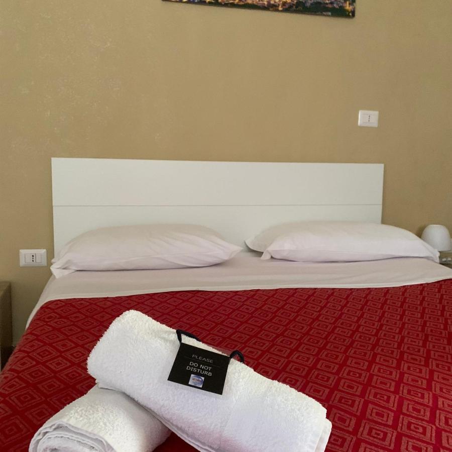 Royal Dante Bed & Breakfast เนเปิลส์ ภายนอก รูปภาพ