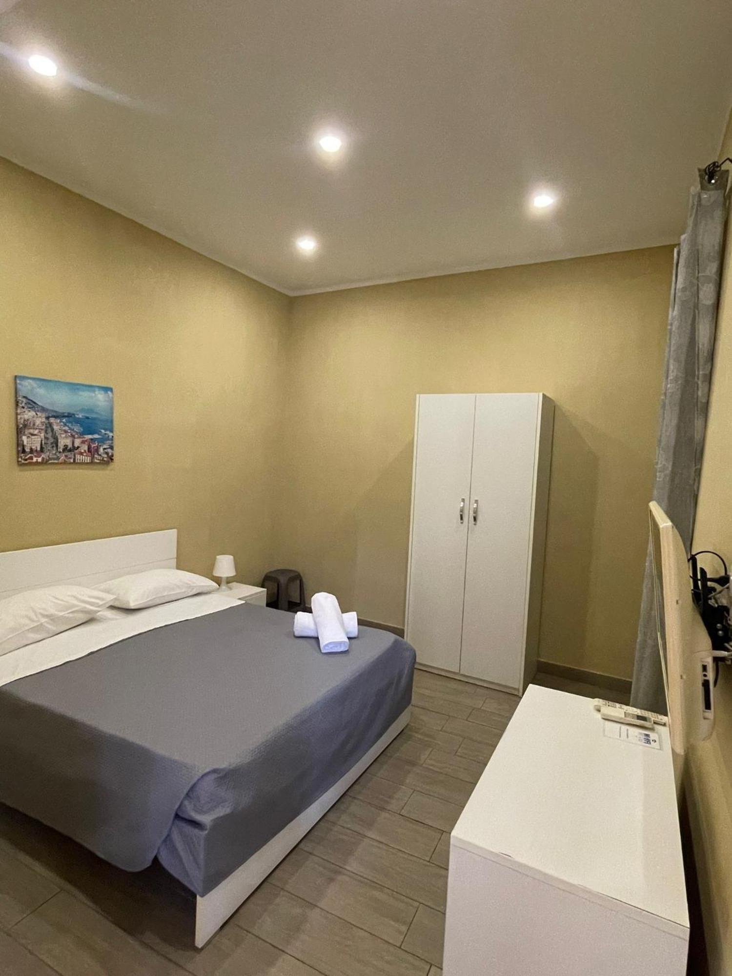 Royal Dante Bed & Breakfast เนเปิลส์ ภายนอก รูปภาพ
